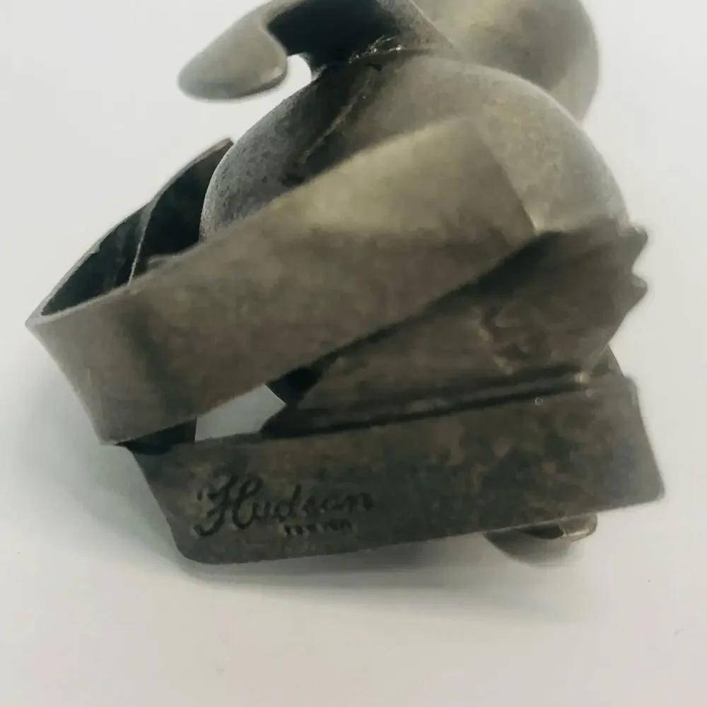 hudson‎ pewter clumsy penguin on skis 2 1/4 inch bent skis silver tone